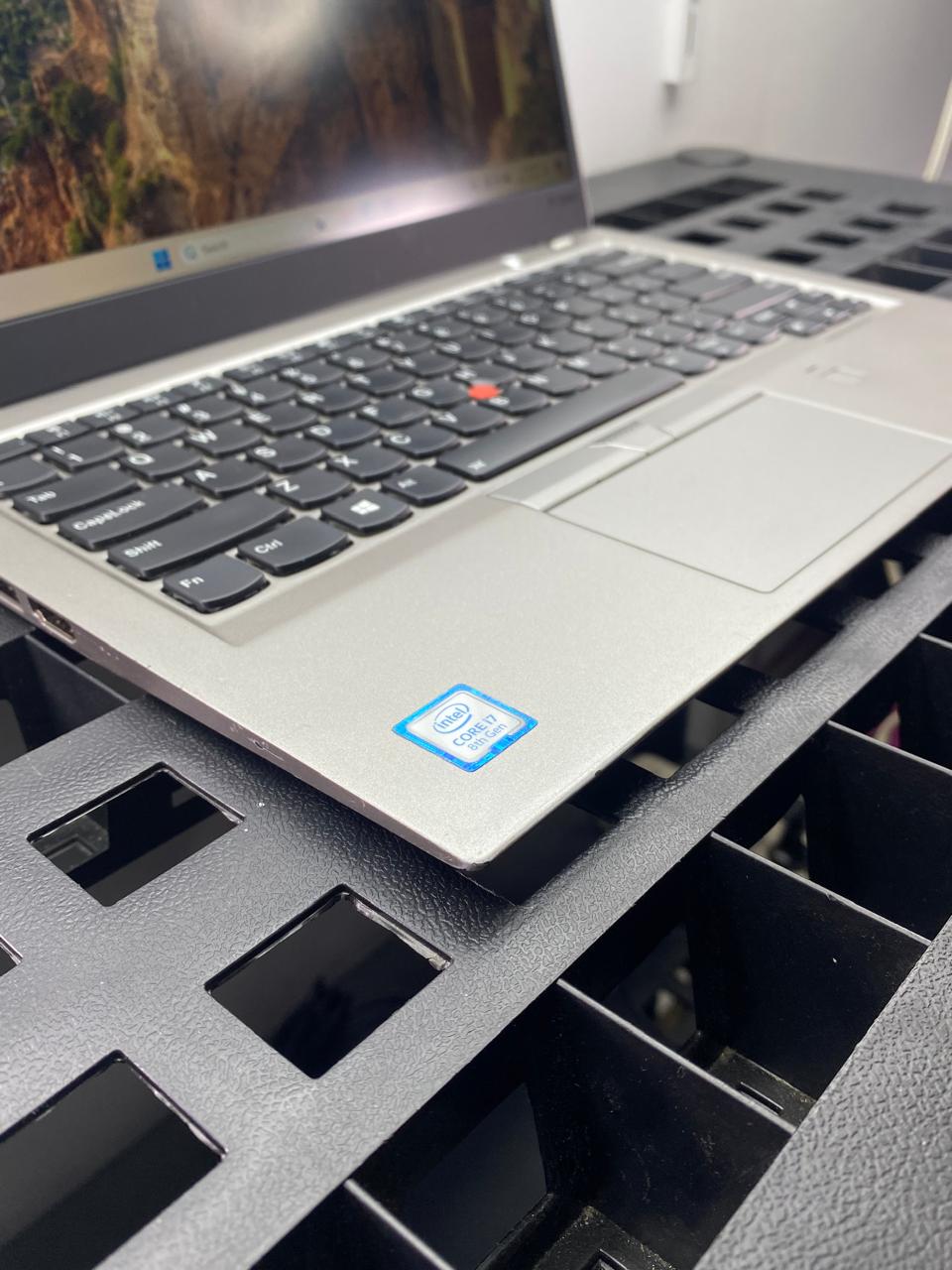 Laptop Lenovo ThinkPad X1 Carbon 14" Core i7-8550U 16GB RAM 512GB M.2 SSD WINDOWS 11 PRO c/cargador