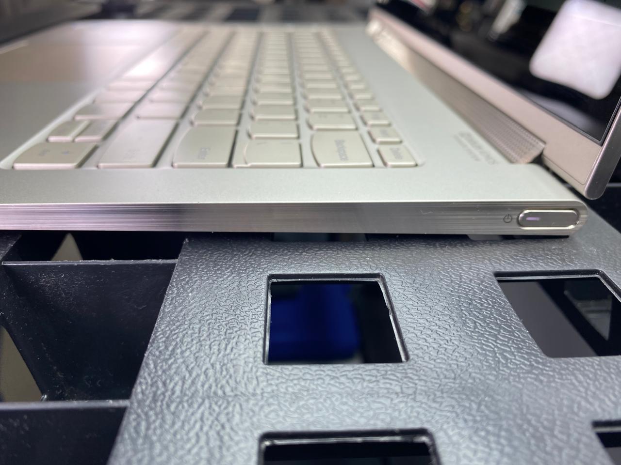 Laptop Lenovo ThinkPad X1 Carbon 14" Core i7-8550U 16GB RAM 512GB M.2 SSD WINDOWS 11 PRO c/cargador