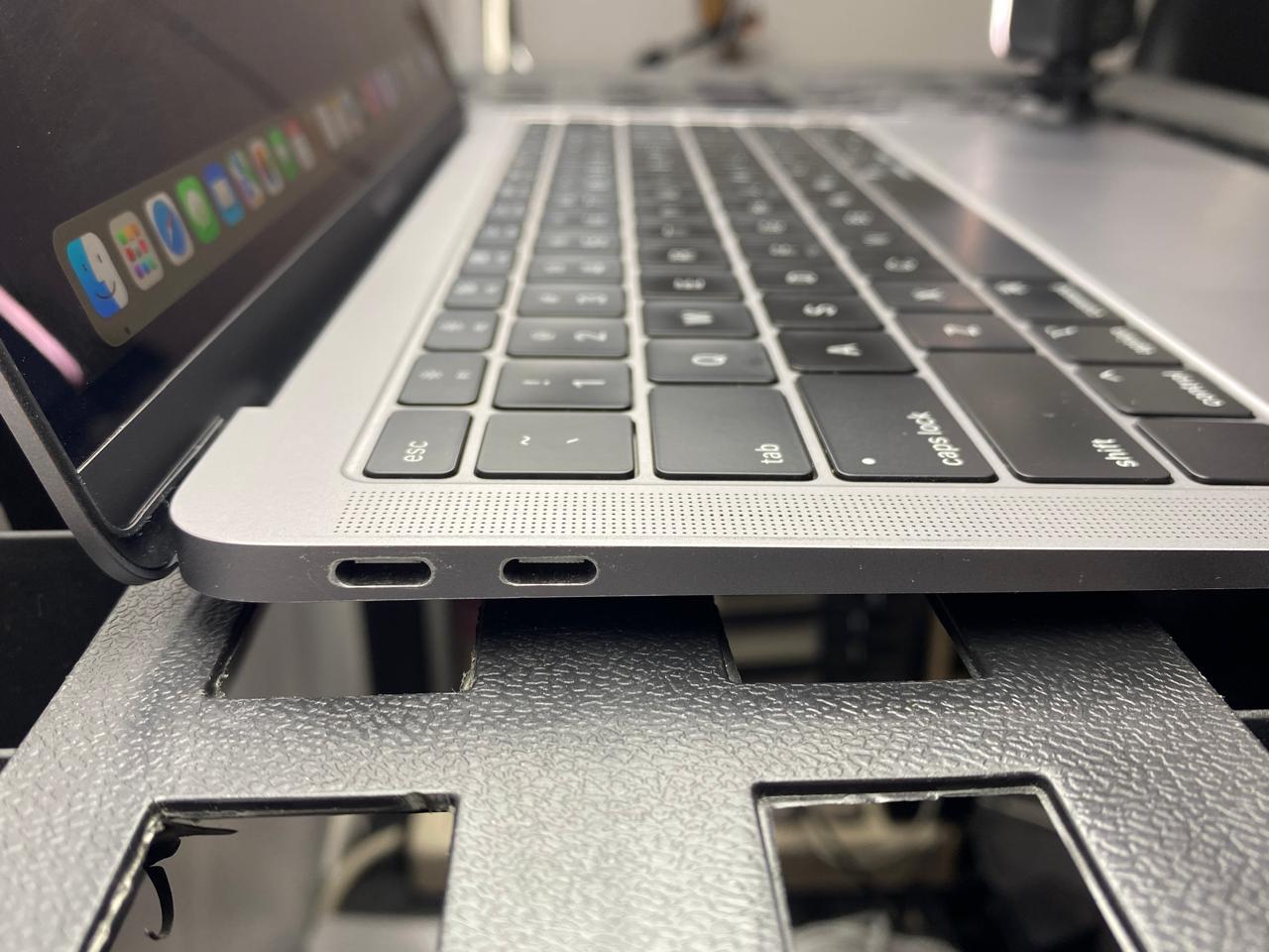 Laptop Apple MacBook Air 2018 13" Core i5-8210Y 16GB RAM 128GB SSD macOS Sonoma c/cargador