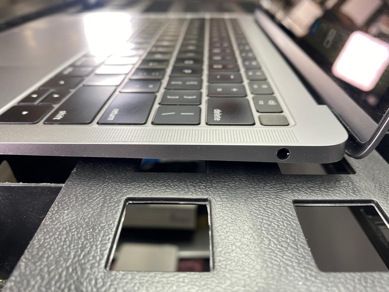 Laptop Apple MacBook Air 2018 13" Core i5-8210Y 16GB RAM 128GB SSD macOS Sonoma c/cargador
