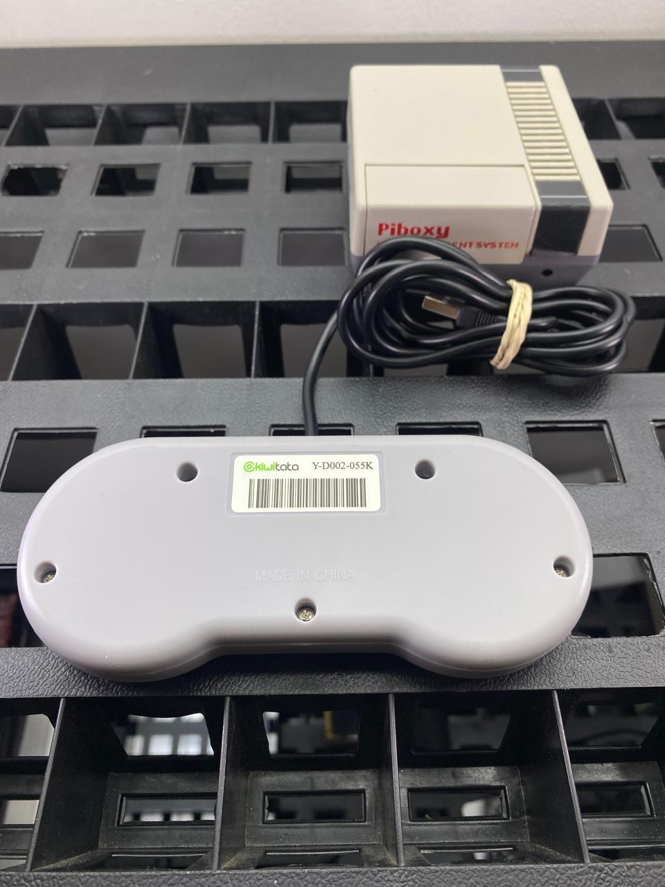 RetroPIe Mini Consola de Juegos c/ Dos controles, Cable HDMI y Adaptador de corriente