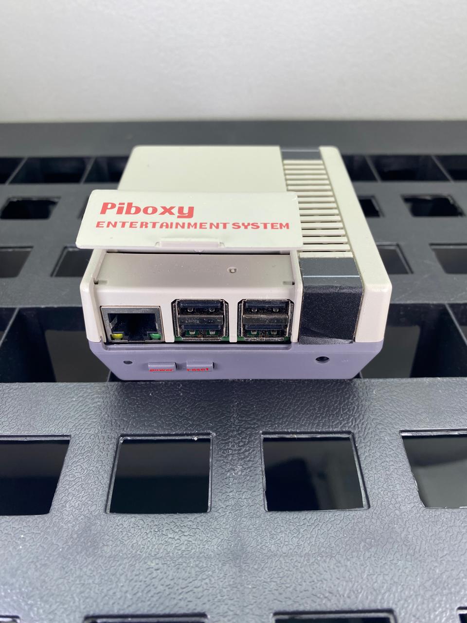 RetroPIe Mini Consola de Juegos c/ Dos controles, Cable HDMI y Adaptador de corriente