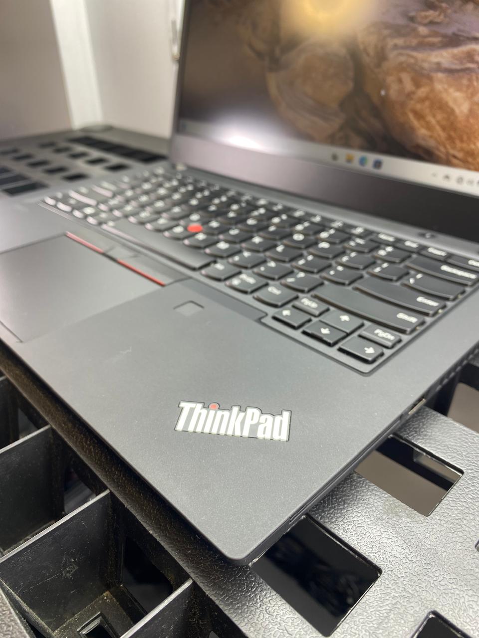 Laptop Lenovo P14s 14" Core i7-10510U 16GB RAM 512GB NVMe SSD WINDOWS 11 PRO c/cargador