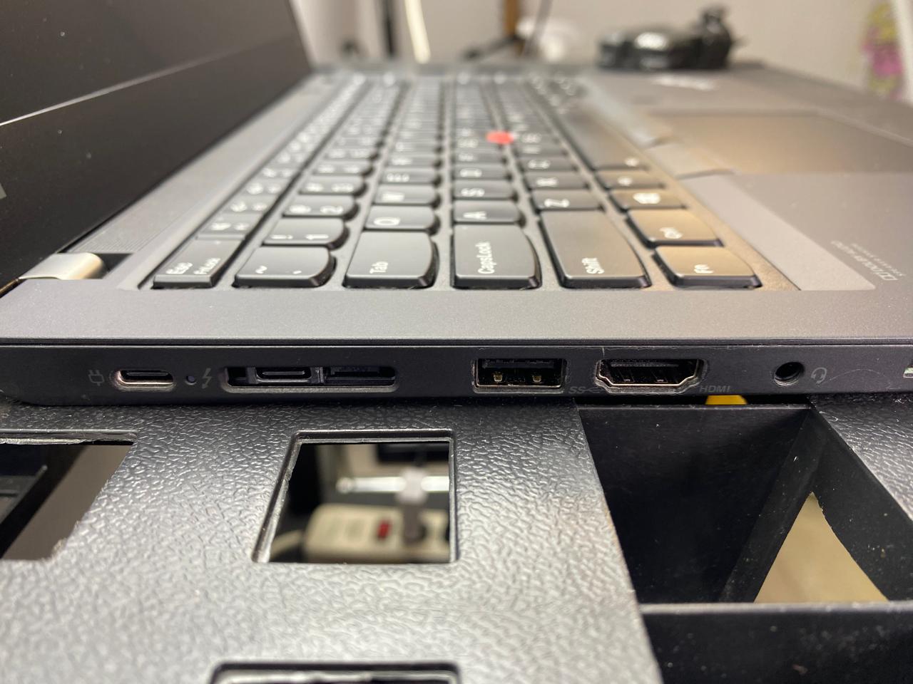 Laptop Lenovo P14s 14" Core i7-10510U 16GB RAM 512GB NVMe SSD WINDOWS 11 PRO c/cargador