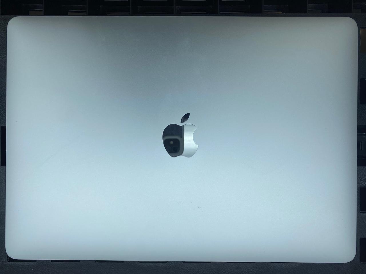 Laptop Apple MacBook Pro 2020 13.3" M1 16GB RAM 256GB SSD macOS Sequoia c/cargador