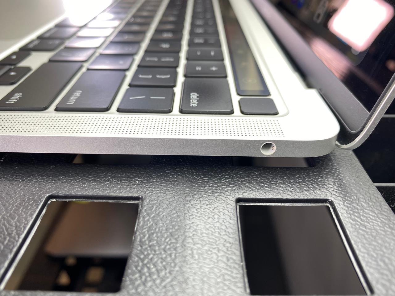 Laptop Apple MacBook Pro 2020 13.3" M1 16GB RAM 256GB SSD macOS Sequoia c/cargador