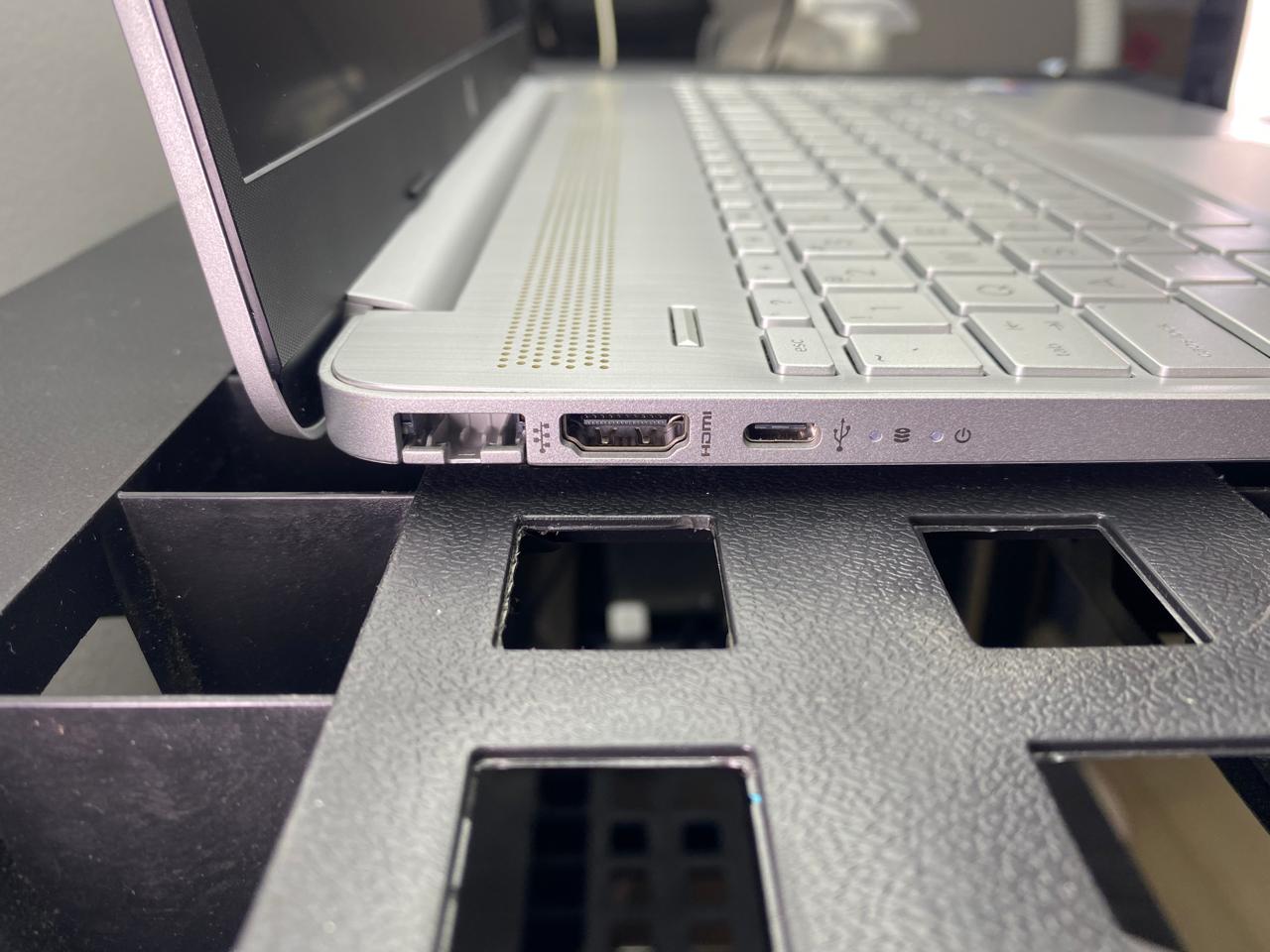 Laptop HP 15-dw300 15.6" Core i5-1135G7 16GB RAM 128GB M.2 SSD WINDOWS 11 HOME c/cargador