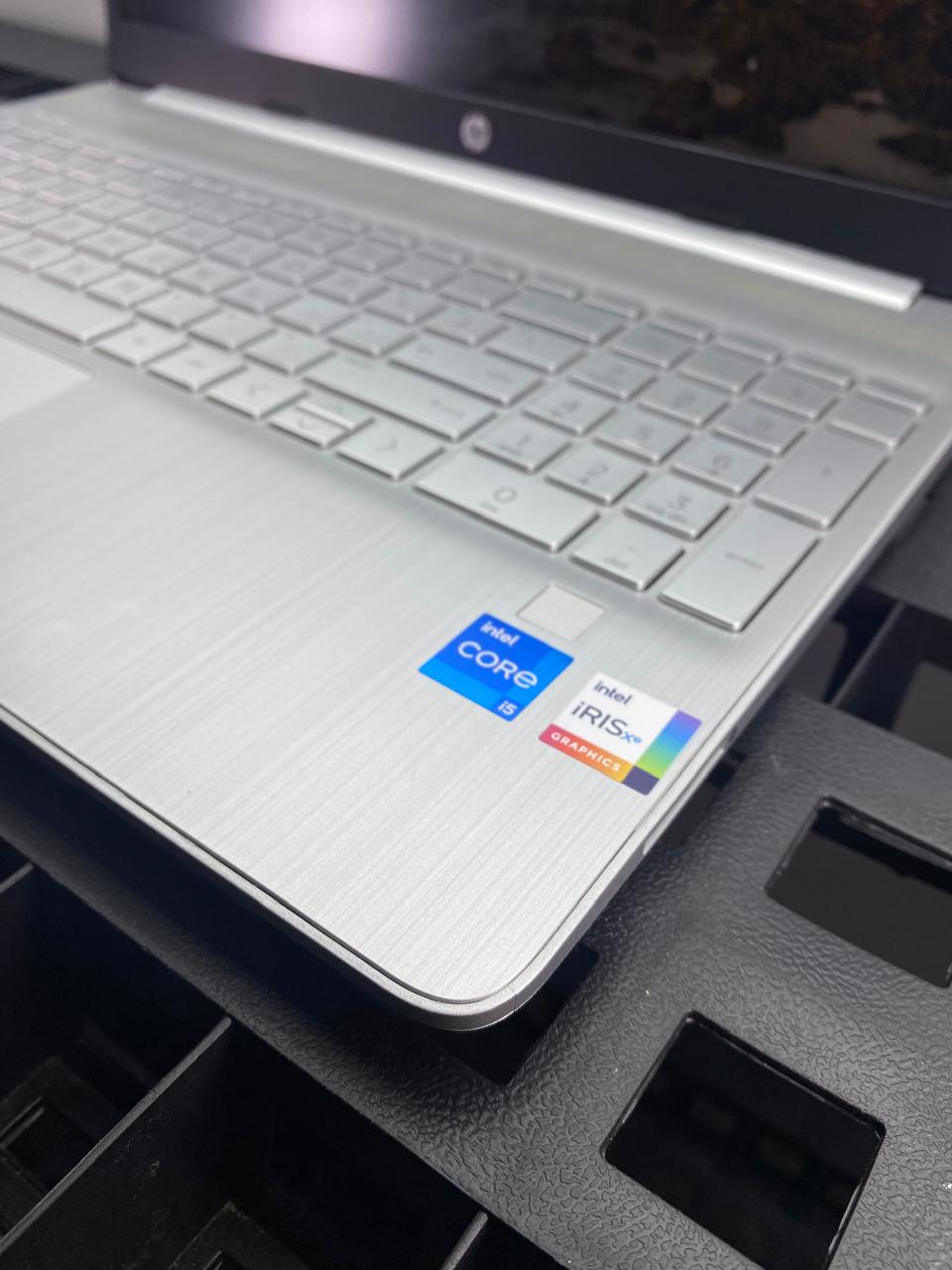 Laptop HP 15-dw300 15.6" Core i5-1135G7 16GB RAM 128GB M.2 SSD WINDOWS 11 HOME c/cargador