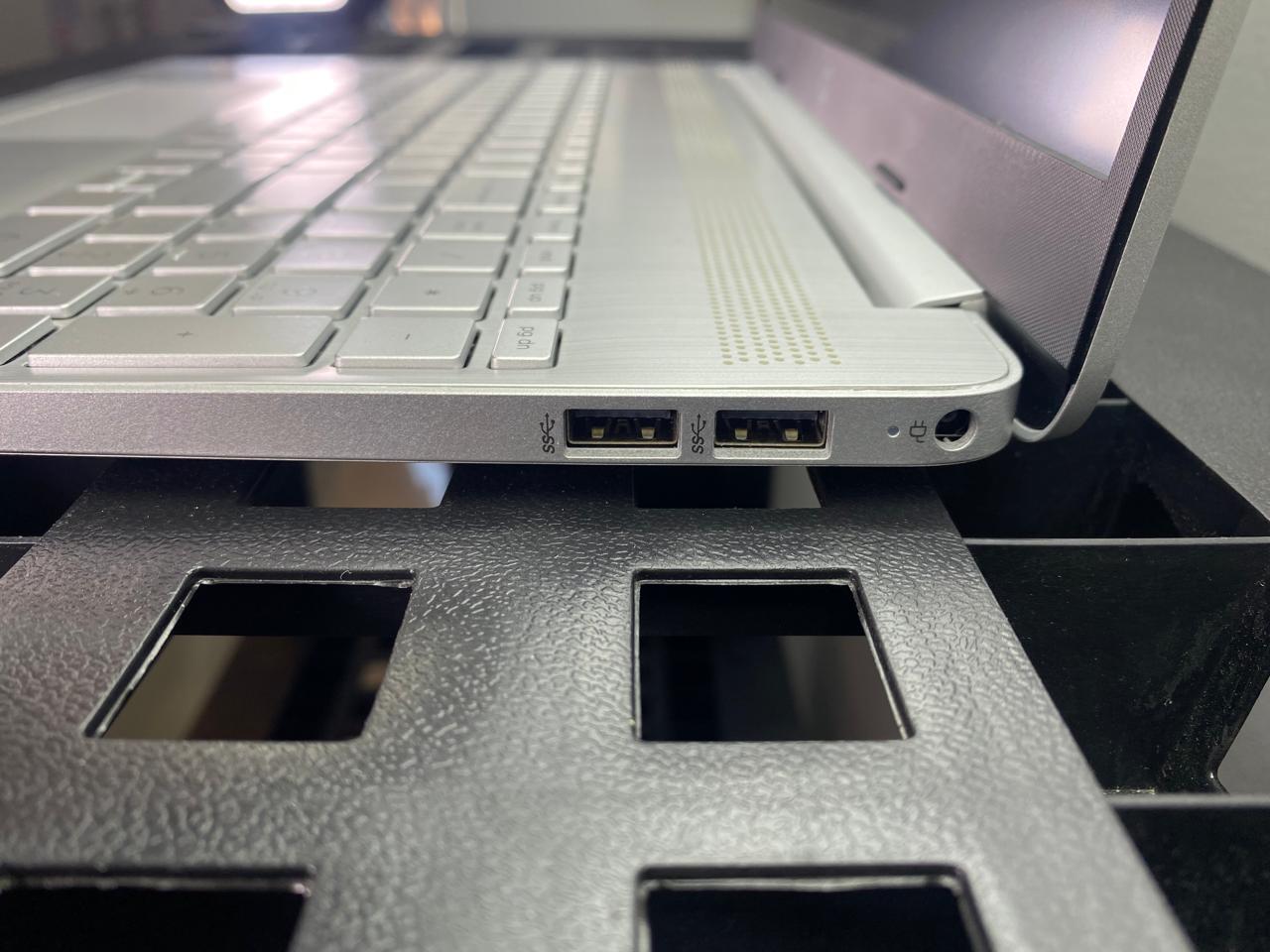 Laptop HP 15-dw300 15.6" Core i5-1135G7 16GB RAM 128GB M.2 SSD WINDOWS 11 HOME c/cargador