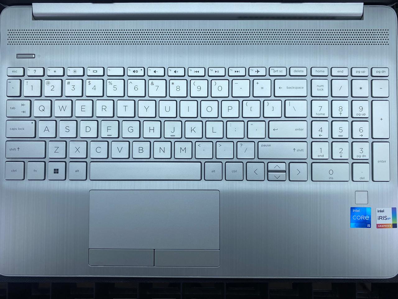 Laptop HP 15-dw300 15.6" Core i5-1135G7 16GB RAM 128GB M.2 SSD WINDOWS 11 HOME c/cargador