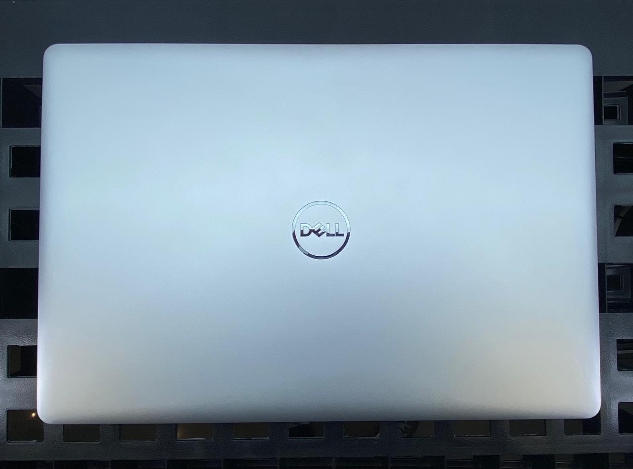 Laptop Dell Inspiron 5570 15.6" Core i7-7500U 16GB RAM 512GB NVMe SSD + 500GB HDD WINDOWS 11 PRO c/cargador
