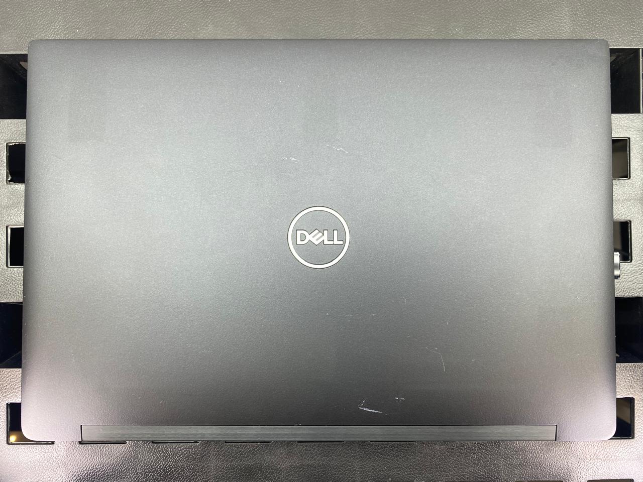 Laptop Dell Latitude 7390 13.3" Core i5-8250U 16GB RAM 256GB NVMe SSD WINDOWS 11 PRO c/cargador