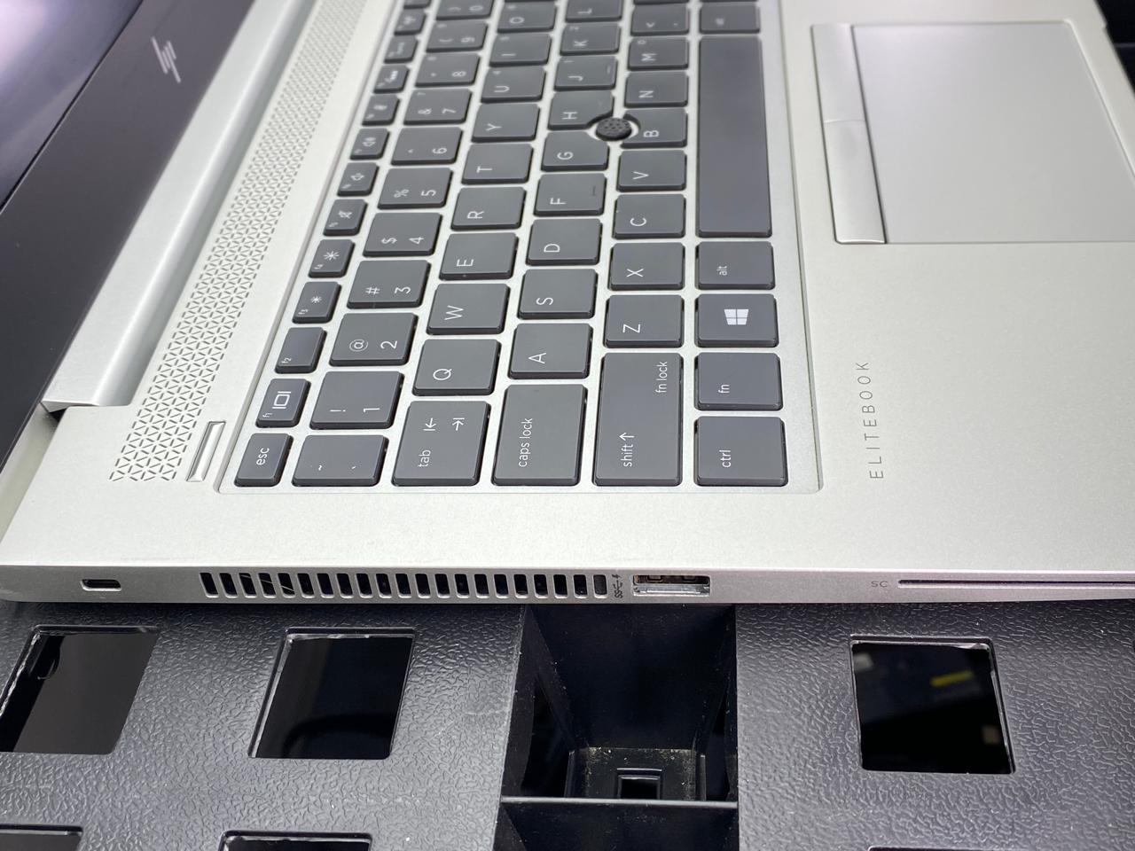Laptop HP EliteBook 735 G5 13,3 Ryzen 5 Pro 2500U 16GB RAM 256GB M.2 SSD WINDOWS 11 PRO c/cargador