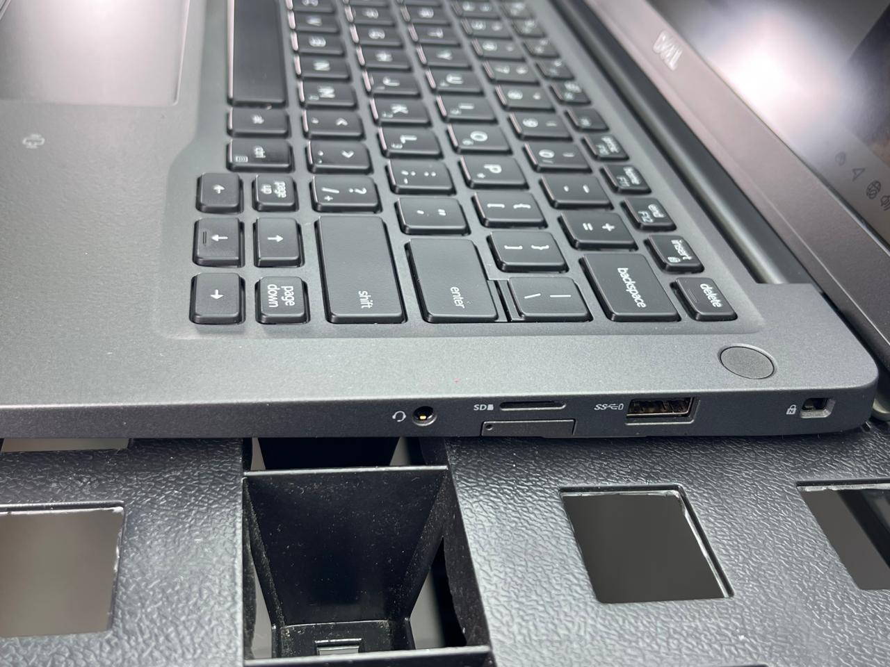 Laptop Dell Latitude 7400 14" Táctil Core i7-8665U 16GB RAM 256GB NVMe SSD WINDOWS 11 PRO c/cargador