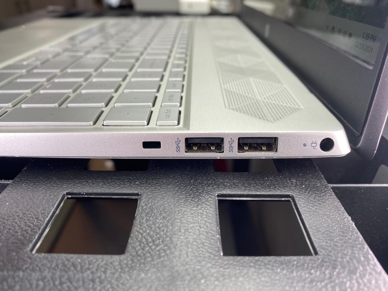 Laptop HP Pavilion 15-cs3153cl 15.6" Táctil Core i5-1035G1 16GB RAM 512GB NVMe SSD WINDOWS 11 HOME c/cargador
