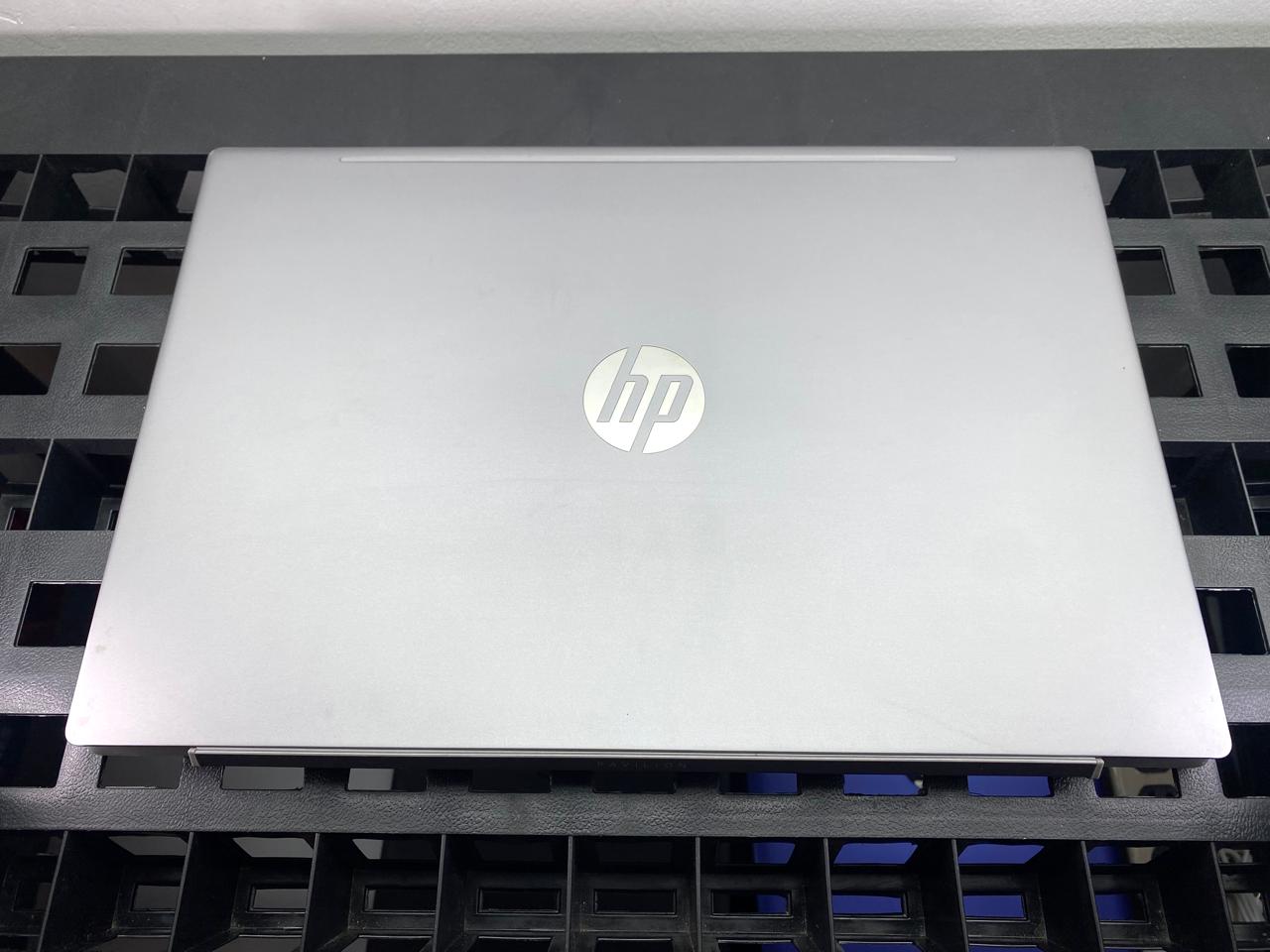 Laptop HP Pavilion 15-cs3153cl 15.6" Táctil Core i5-1035G1 16GB RAM 512GB NVMe SSD WINDOWS 11 HOME c/cargador