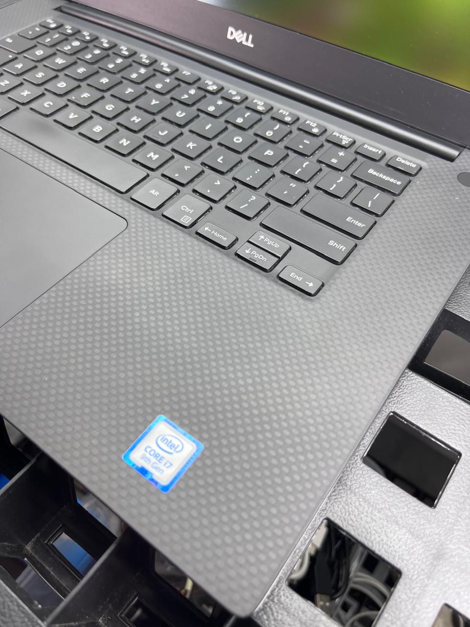 Laptop Dell XPS 15 7590 15.6" Core i7-9750H 16GB RAM 256GB NVMe SSD NVIDIA GeForce GTX 1650 4GB GDDR5 WINDOWS 11 PRO c/cargador