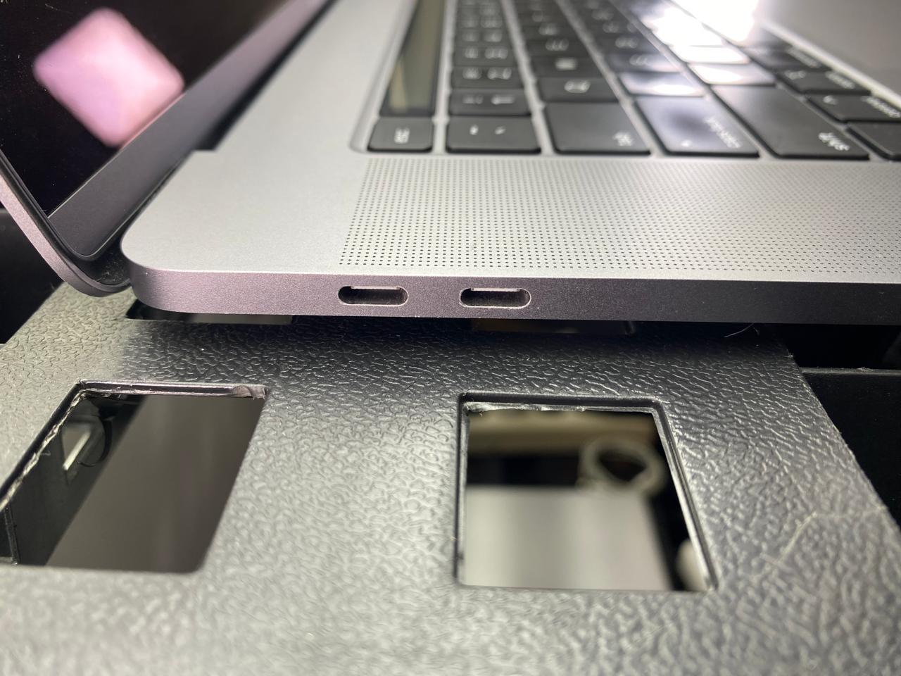 Laptop Apple MacBook Pro 2019 16" Core i9-9980HK 16GB RAM 512GB SSD AMD Radeon Pro 5500M macOS Sequoia c/cargador