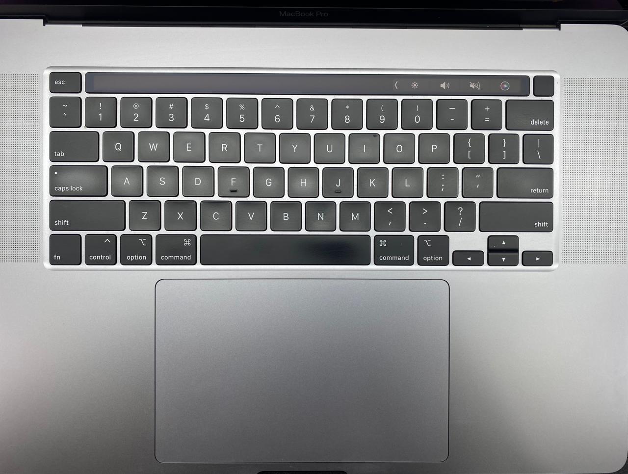 Laptop Apple MacBook Pro 2019 16" Core i9-9980HK 16GB RAM 512GB SSD AMD Radeon Pro 5500M macOS Sequoia c/cargador