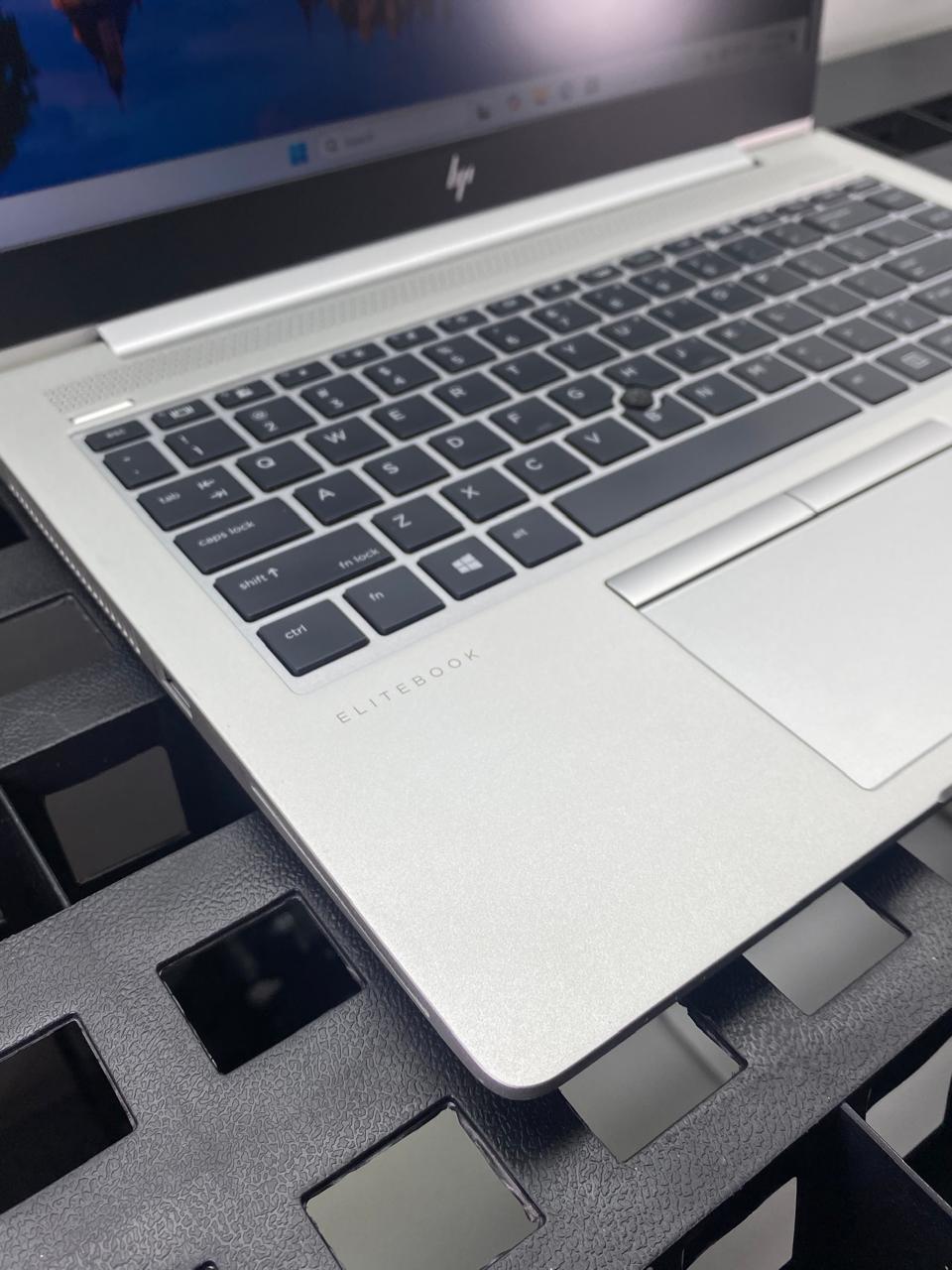 Laptop HP EliteBook 840 G5 14" Core i5-8250U 16GB RAM 512GB NVMe SSD WINDOWS 11 PRO c/cargador