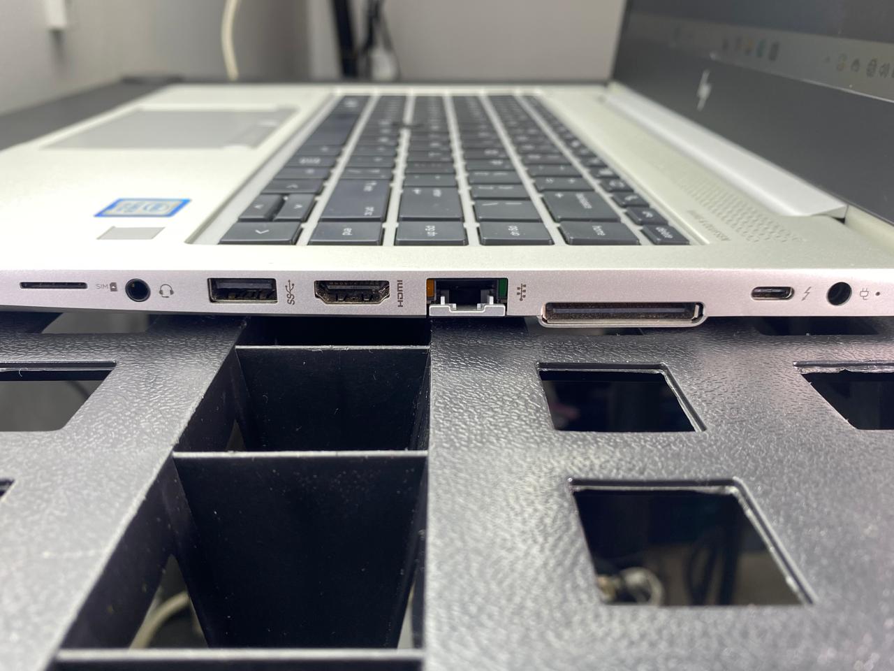 Laptop HP EliteBook 840 G5 14" Core i5-8250U 16GB RAM 512GB NVMe SSD WINDOWS 11 PRO c/cargador