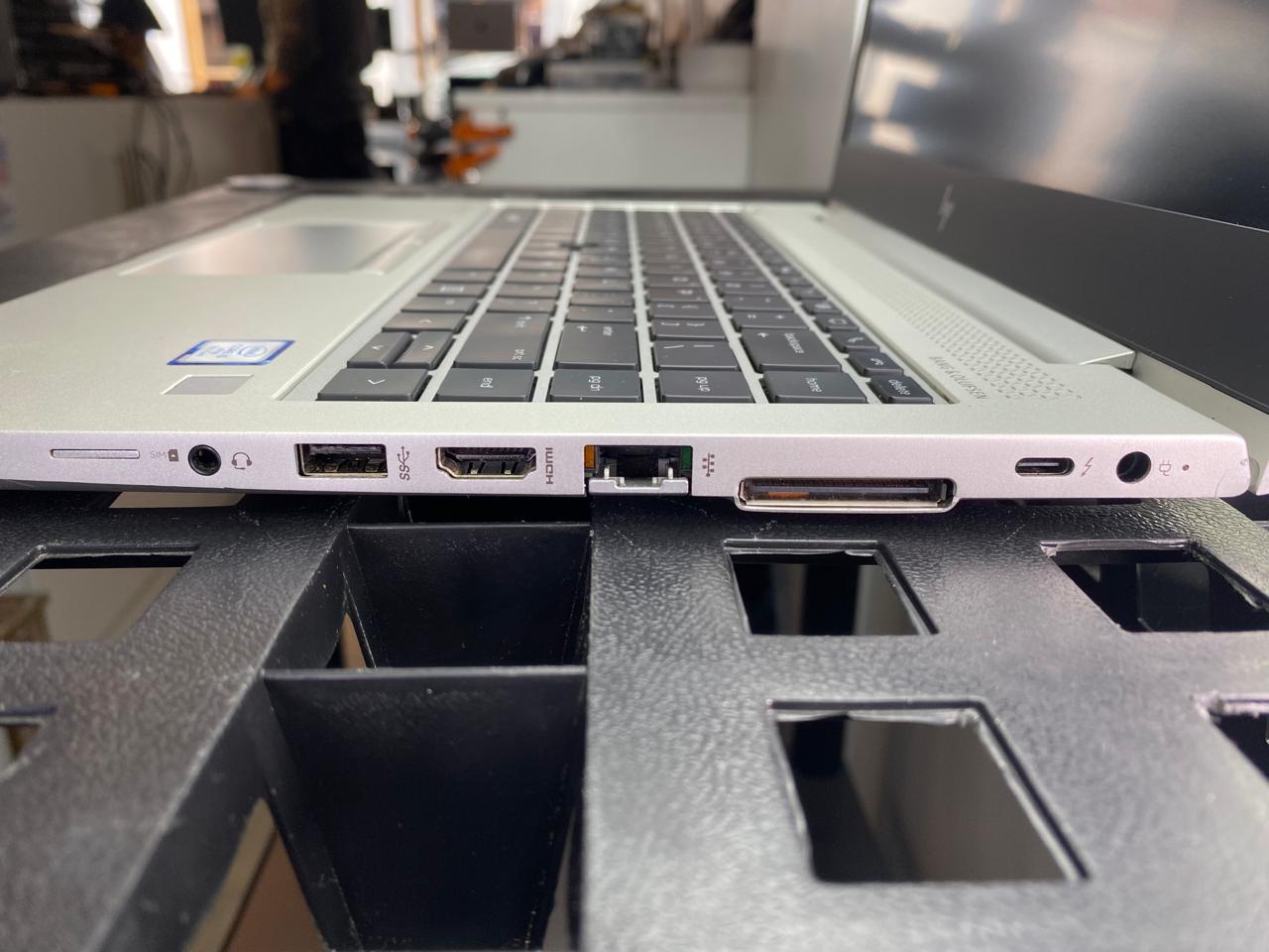 Laptop HP EliteBook 840 G6 14" Core i5-8365U 16GB RAM 256GB NVMe SSD WINDOWS 11 PRO c/cargador