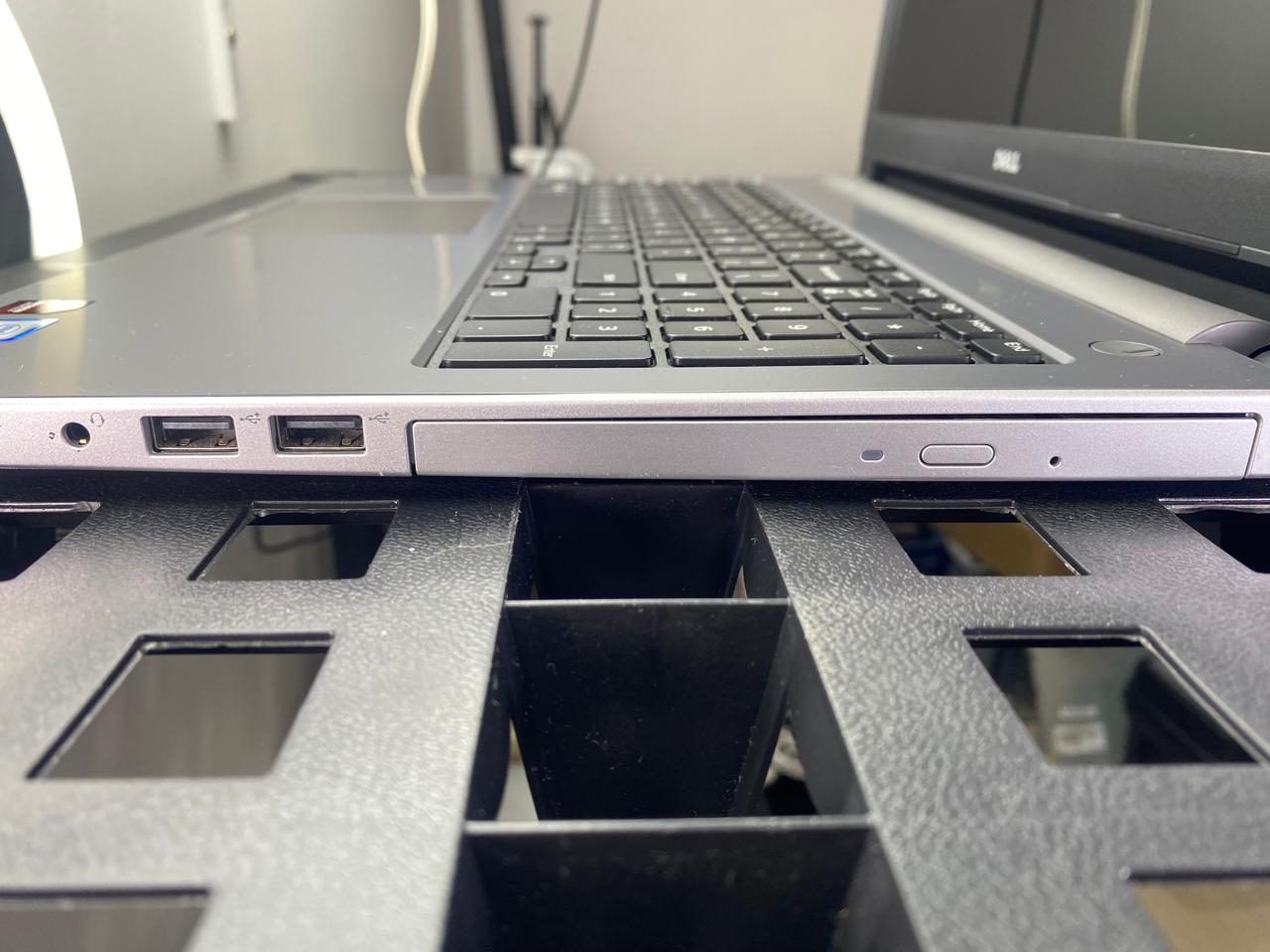 Laptop Dell Inspiron 5559 15.6" Táctil Core i7-6500U 16GB RAM 512GB SSD WIN 11 c/cargador