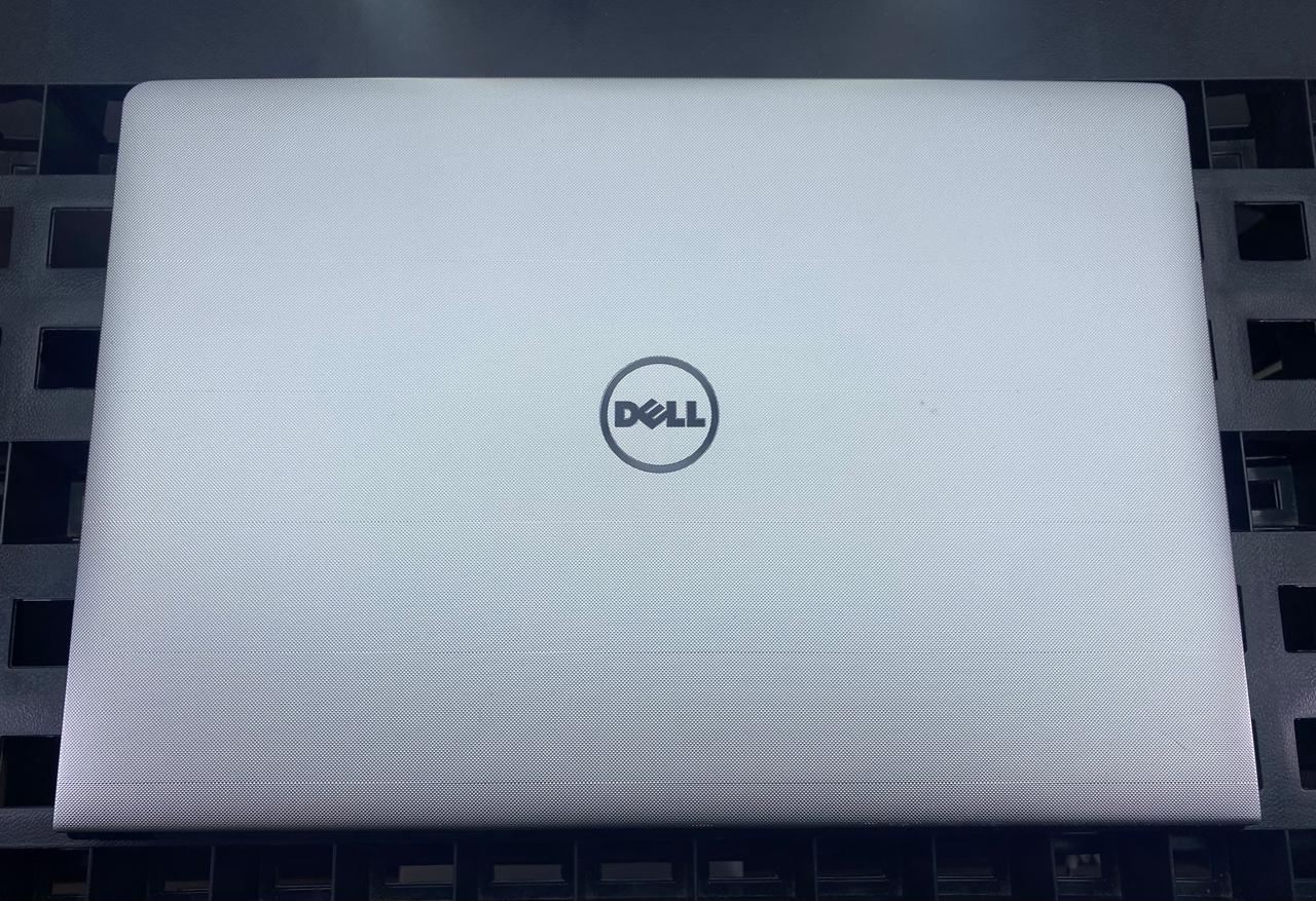 Laptop Dell Inspiron 5559 15.6" Táctil Core i7-6500U 16GB RAM 512GB SSD WIN 11 c/cargador