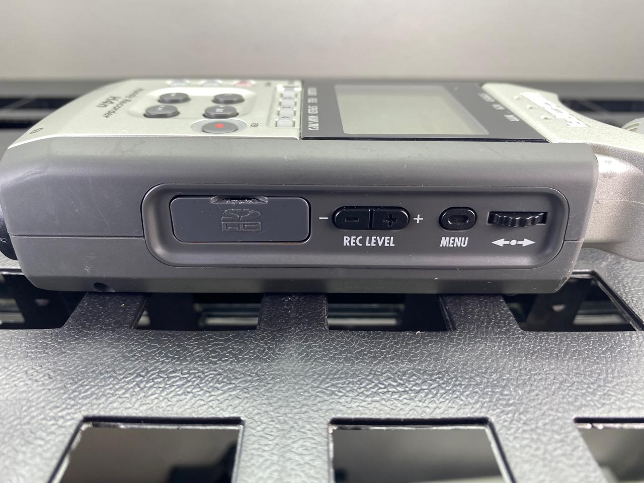 Grabadora de Audio Zoom H4N Handy Recorder con Cable de Corriente Original y Tarjeta SD de 4GB