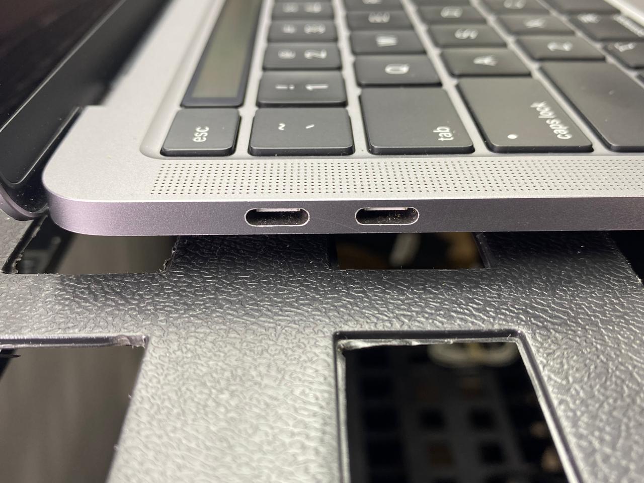 Laptop Apple MacBook Pro A2338 M1 2020 13" 8-Core 8GB RAM