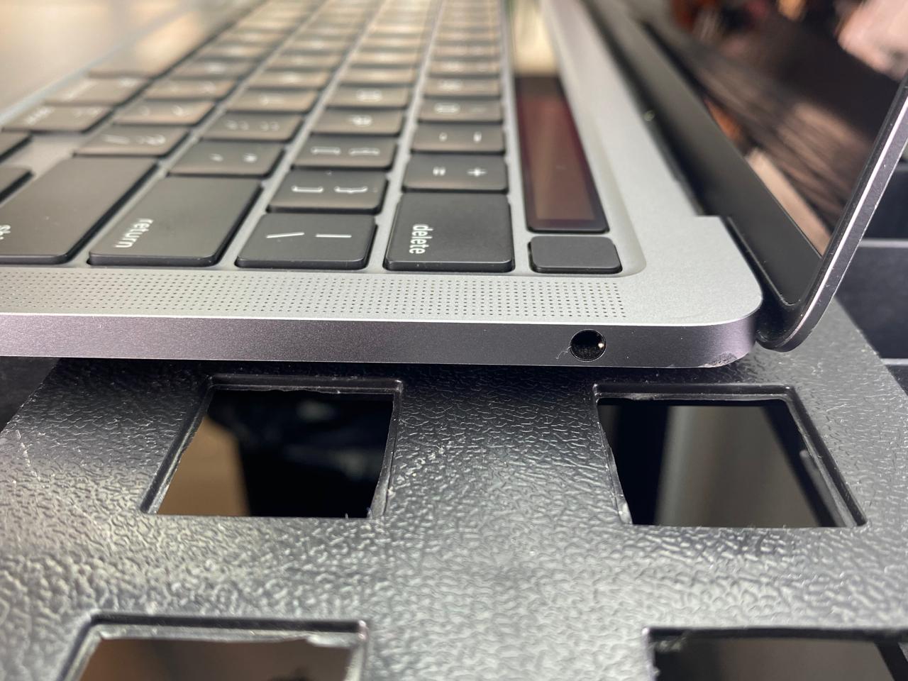 Laptop Apple MacBook Pro A2338 M1 2020 13" 8-Core 8GB RAM