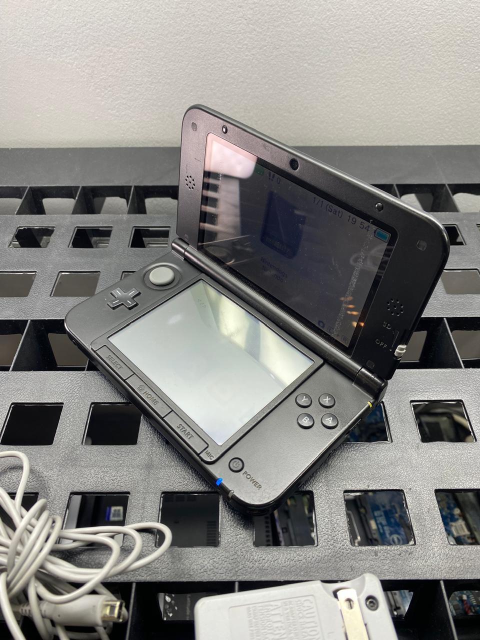 Nintendo 3DS XL Azul Negro SPR-001 Portátil W/ Cargador y Lápiz