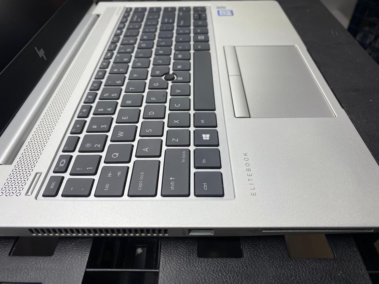 HP EliteBook 840 G5 14" 1920x1080 (FHD) Core i5-8350U 16GB RAM DDR4 512GB M.2 SSD WINDOWS 11 PRO