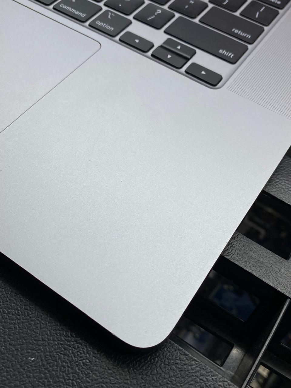 Laptop Apple MacBook Pro 2019 16" Core i9-9980HK 32GB RAM 500GB SSD AMD Radeon Pro 5300M macOS Sonoma c/cargador