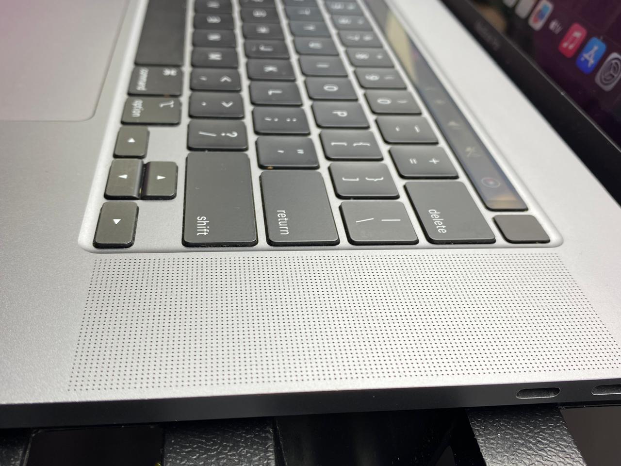 Laptop Apple MacBook Pro 2019 16" Core i9-9980HK 32GB RAM 500GB SSD AMD Radeon Pro 5300M macOS Sonoma c/cargador