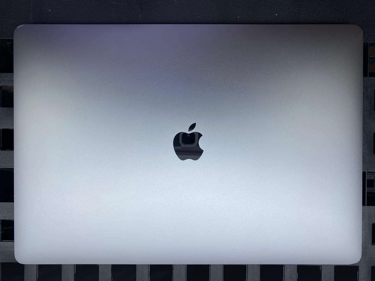 Laptop Apple MacBook Pro 2019 16" Core i9-9980HK 32GB RAM 500GB SSD AMD Radeon Pro 5300M macOS Sonoma c/cargador