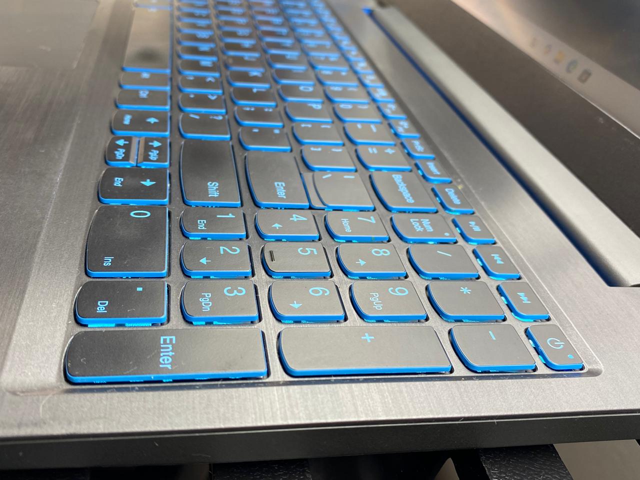 Laptop Lenovo IdeaPad L340-15IRH 15.6" 1920x1080 (FHD) Core i5-9300H 32GB RAM DDR4 1TB SSD WINDOWS 11 HOME c/ cargador
