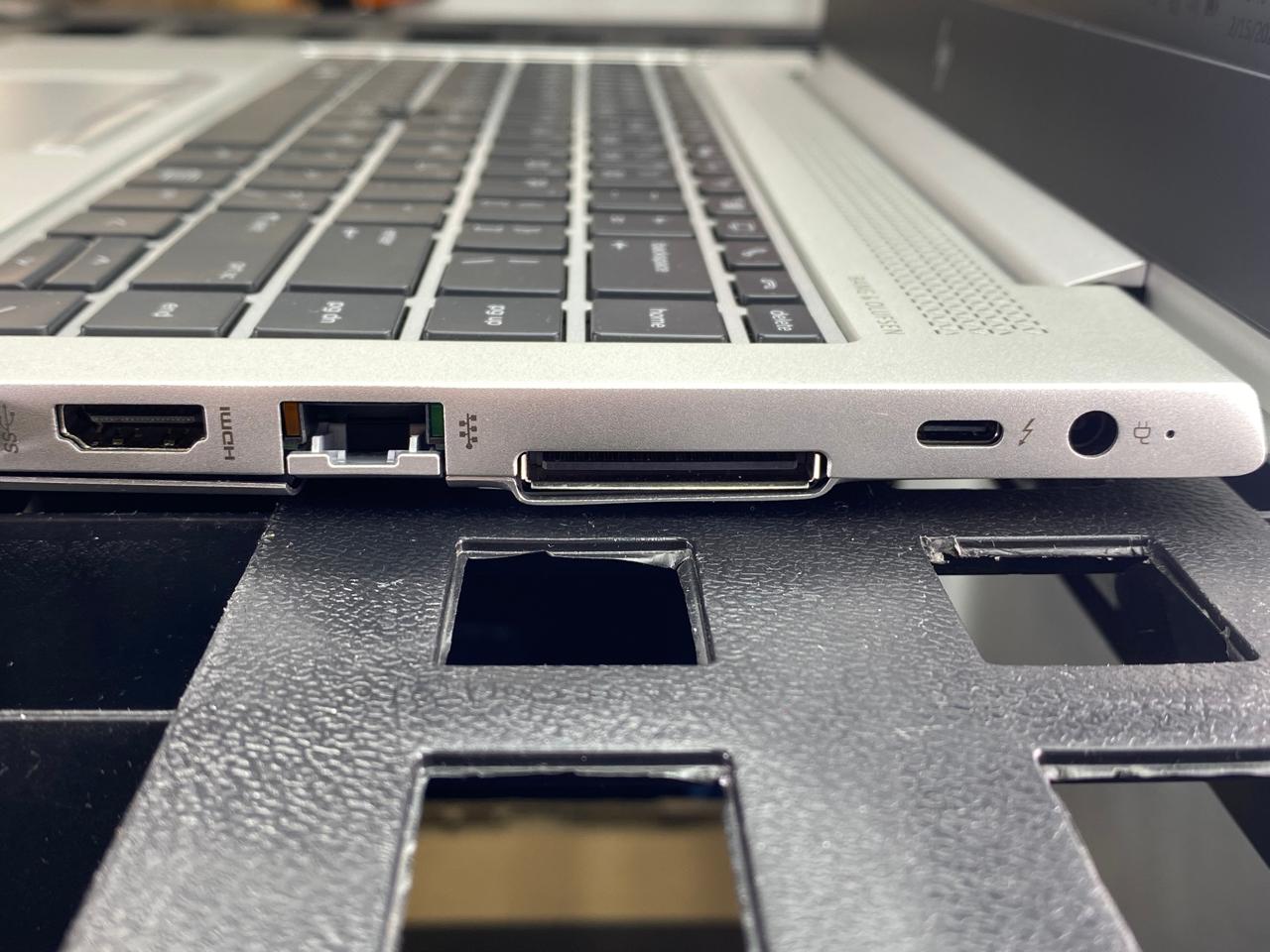 Laptop HP EliteBook 840 G6 14" 1920x1080 (FHD) Core i5-8365U 16GB RAM DDR4 128GB M.2 SSD WINDOWS 11 PRO c/ cargador