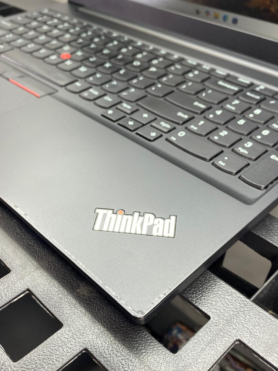Lenovo ThinkPad E15 15.6" 1920x1080 (FHD) Core i5-10210U 16GB RAM DDR4 256GB NVMe SSD + 1TB HDD WINDOWS 11 PRO