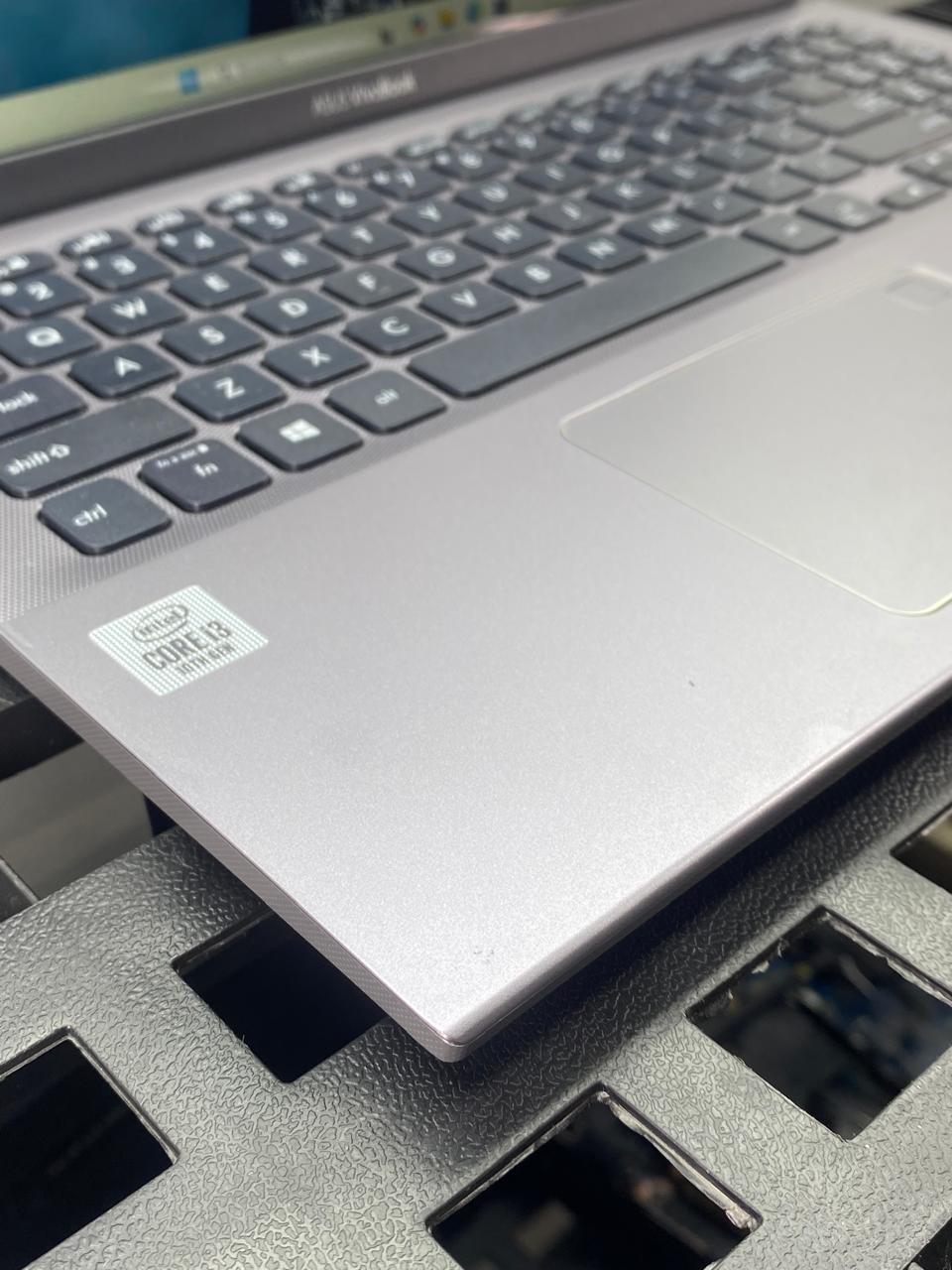 Laptop ASUS VivoBook F512J 15.6" Full HD Core i3-1005G1 12GB RAM 512GB SSD WIN 11 c/ cargador