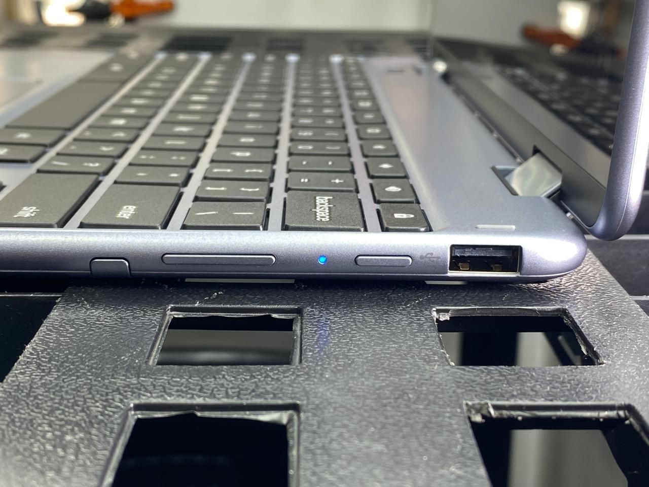 Laptop Samsung Chromebook Plus V2 XE521QAB-M02US 12.2" 1920x1200 (FHD) Celeron 3965Y 4GB RAM LPDDR3 64GB eMMC CHROME OS c/ cargador
