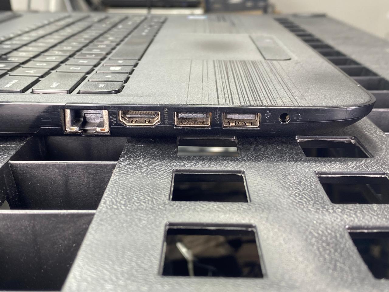 Laptop HP 15t-ay100 15.6" 1366x768 (HD) Core i7-7500U 16GB RAM DDR4 250GB SSD WINDOWS 11 HOME c/ cargador