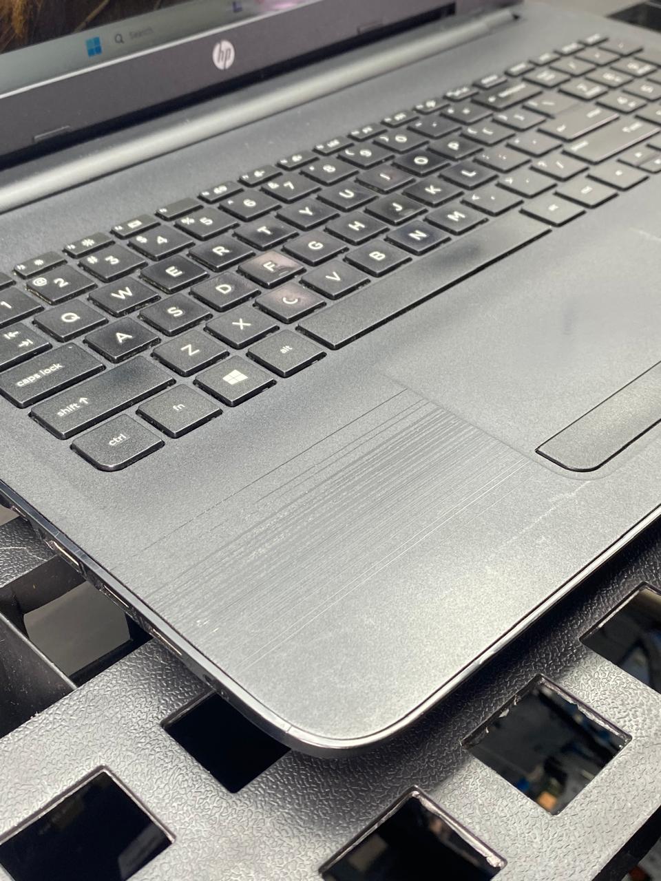 Laptop HP 15t-ay100 15.6" 1366x768 (HD) Core i7-7500U 16GB RAM DDR4 250GB SSD WINDOWS 11 HOME c/ cargador