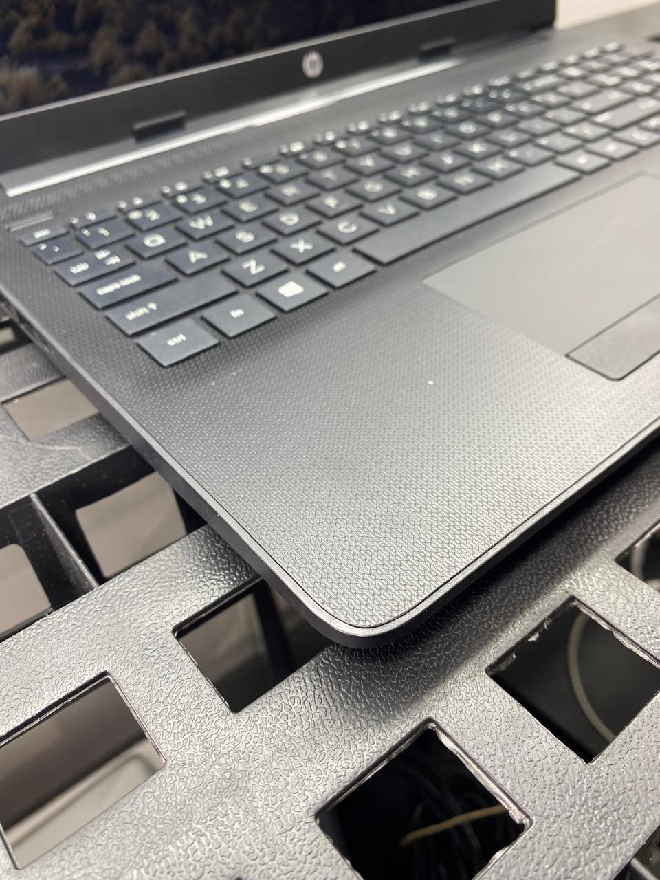 Laptop HP 15-db0015dx 15.6" 1366x768 (HD) A6-9225 16GB RAM DDR4 256GB SSD WINDOWS 11 HOME c/ cargador