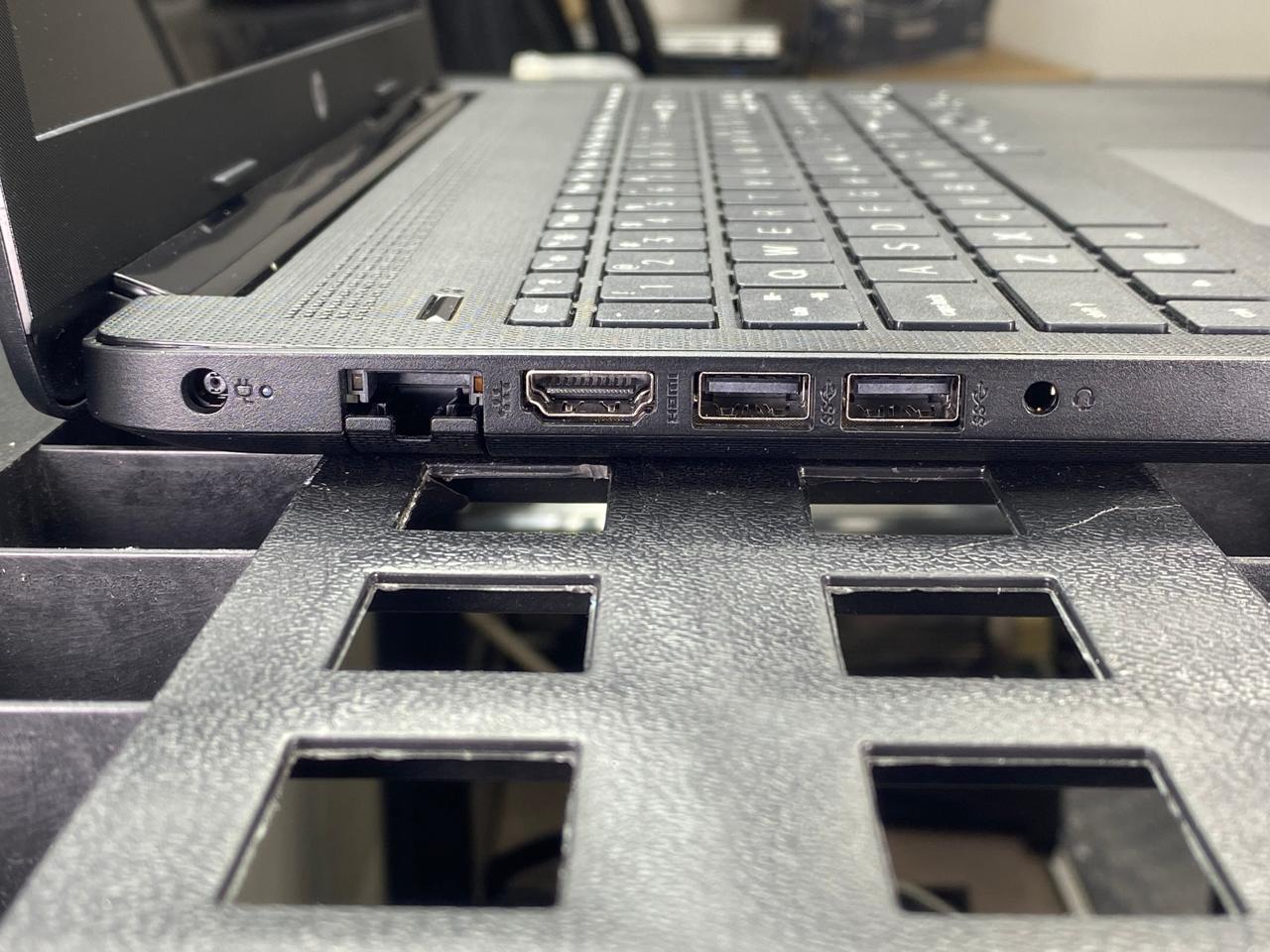 Laptop HP 15-db0015dx 15.6" 1366x768 (HD) A6-9225 16GB RAM DDR4 256GB SSD WINDOWS 11 HOME c/ cargador