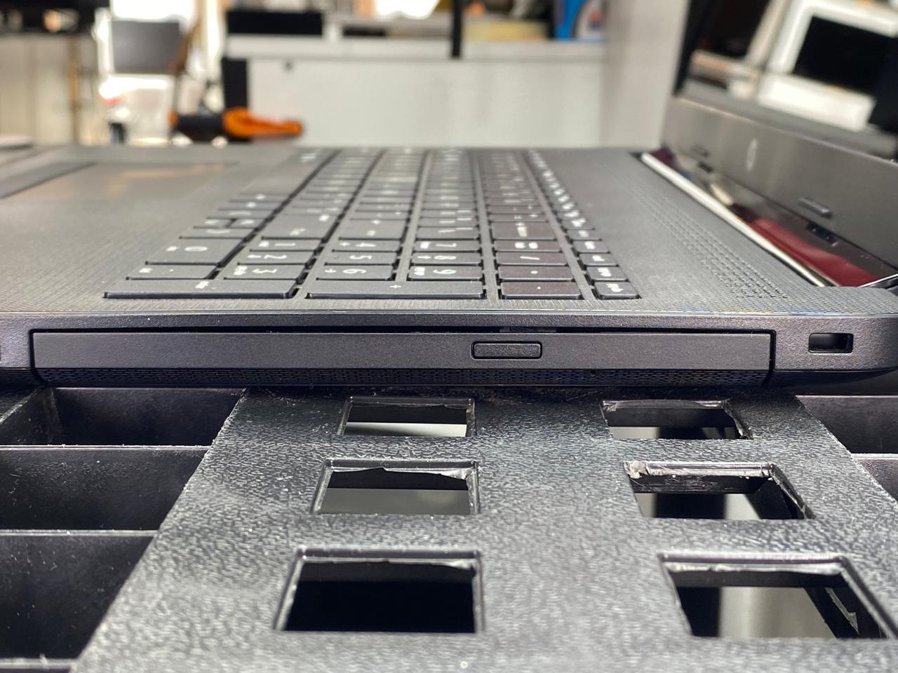Laptop HP 15-db0015dx 15.6" 1366x768 (HD) A6-9225 16GB RAM DDR4 256GB SSD WINDOWS 11 HOME c/ cargador