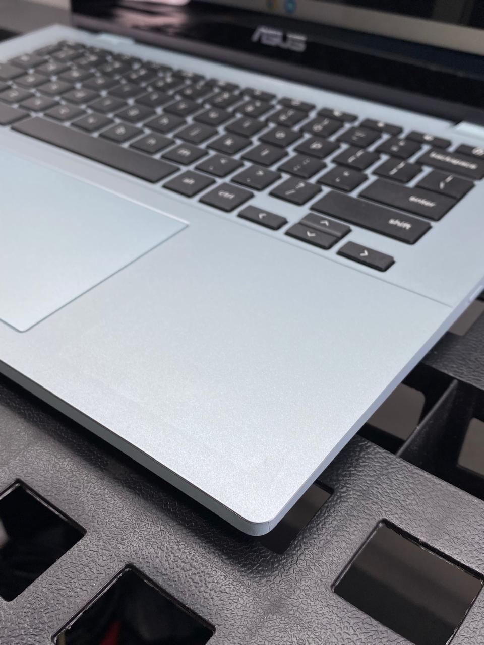 Laptop ASUS Chromebook Flip CM1402FM2A-WS44FT 14" 1920x1080 (FHD) MediaTek Kompanio 520 4GB RAM LPDDR4X 64GB SSD CHROME OS c/ cargador