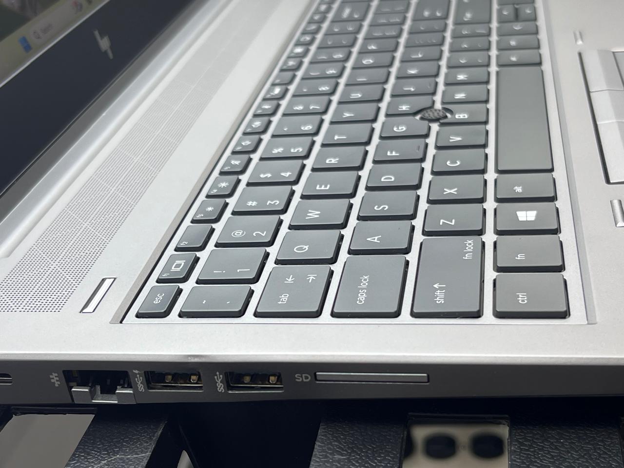 Laptop HP ZBook 15 G6 15.6" 1920x1080 (FHD) Core i7-9750H 16GB RAM DDR4 512GB NVMe SSD + 1TB HDD WINDOWS 11 PRO c/ cargador