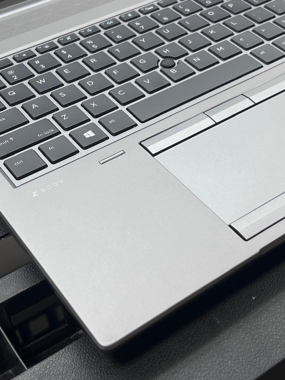 Laptop HP ZBook 15 G6 15.6" 1920x1080 (FHD) Core i7-9750H 16GB RAM DDR4 512GB NVMe SSD + 1TB HDD WINDOWS 11 PRO c/ cargador