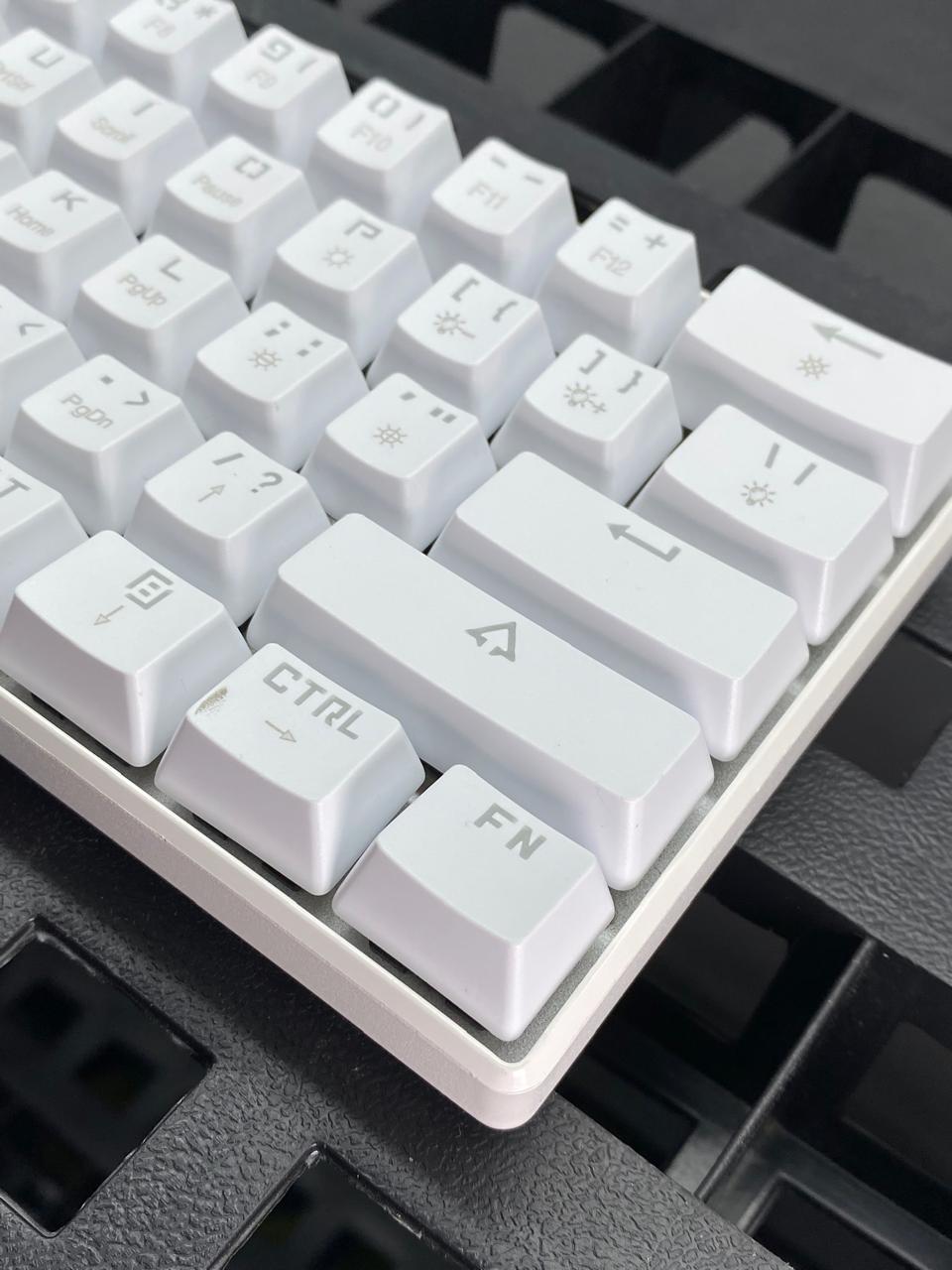 Teclado Mecánico RGB Luobo LB61 Bluetooth con Cable de Carga Incluido